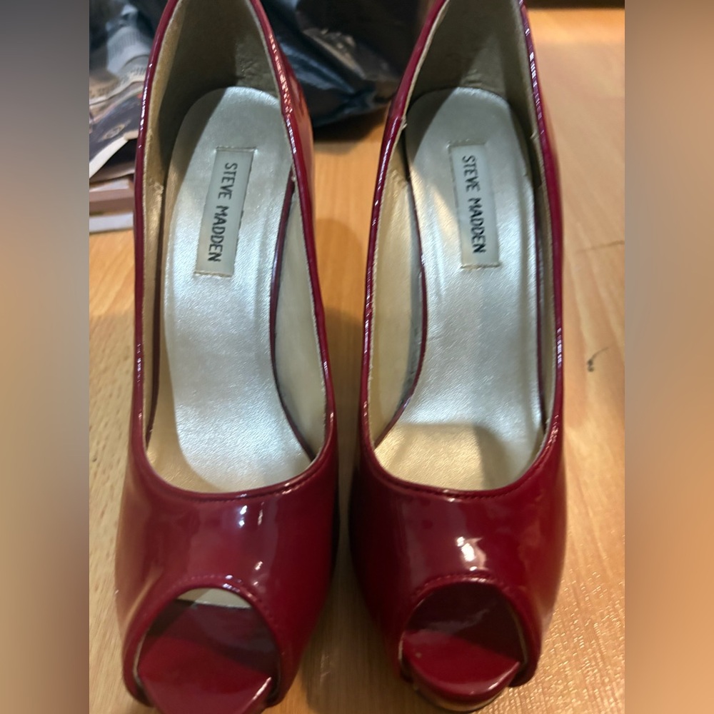 Steve Madden Burgundy Peep Toe Heels